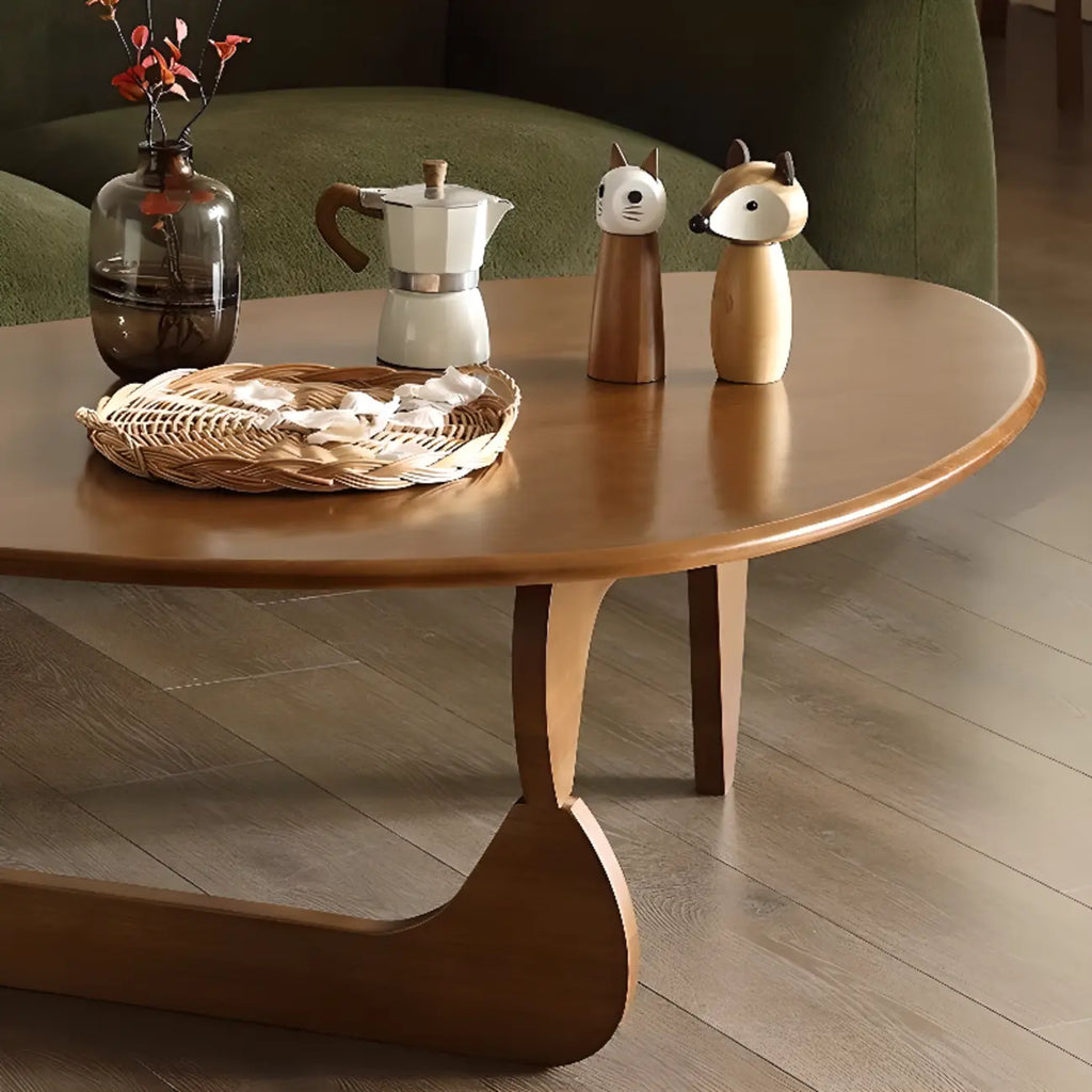 Table basse triangulaire moderne en bois au design abstrait