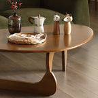 Table basse triangulaire moderne en bois au design abstrait