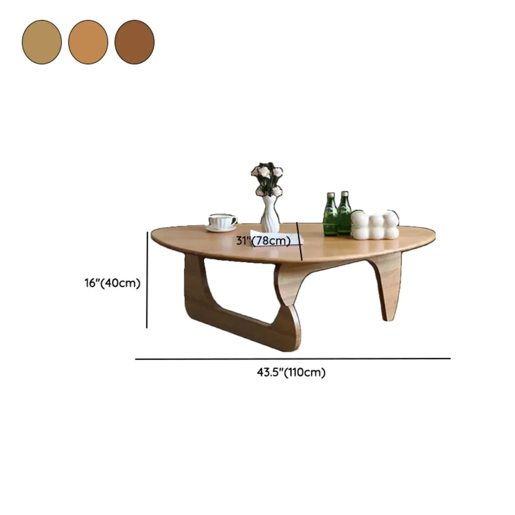 Table basse triangulaire moderne en bois au design abstrait