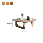 Table basse triangulaire moderne en bois au design abstrait