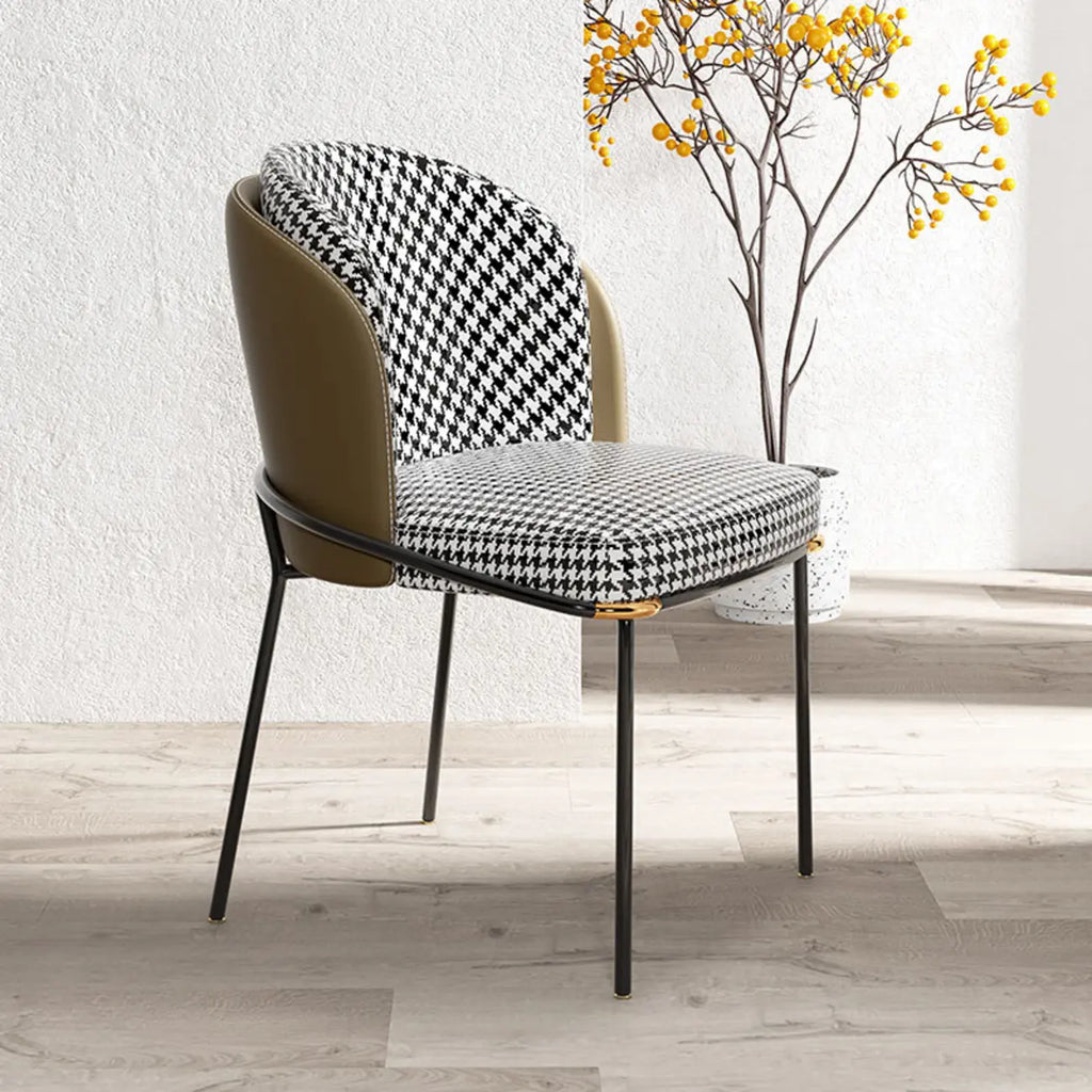 Chaise de salle à manger rembourrée à dossier incurvé et motif pied-de-poule