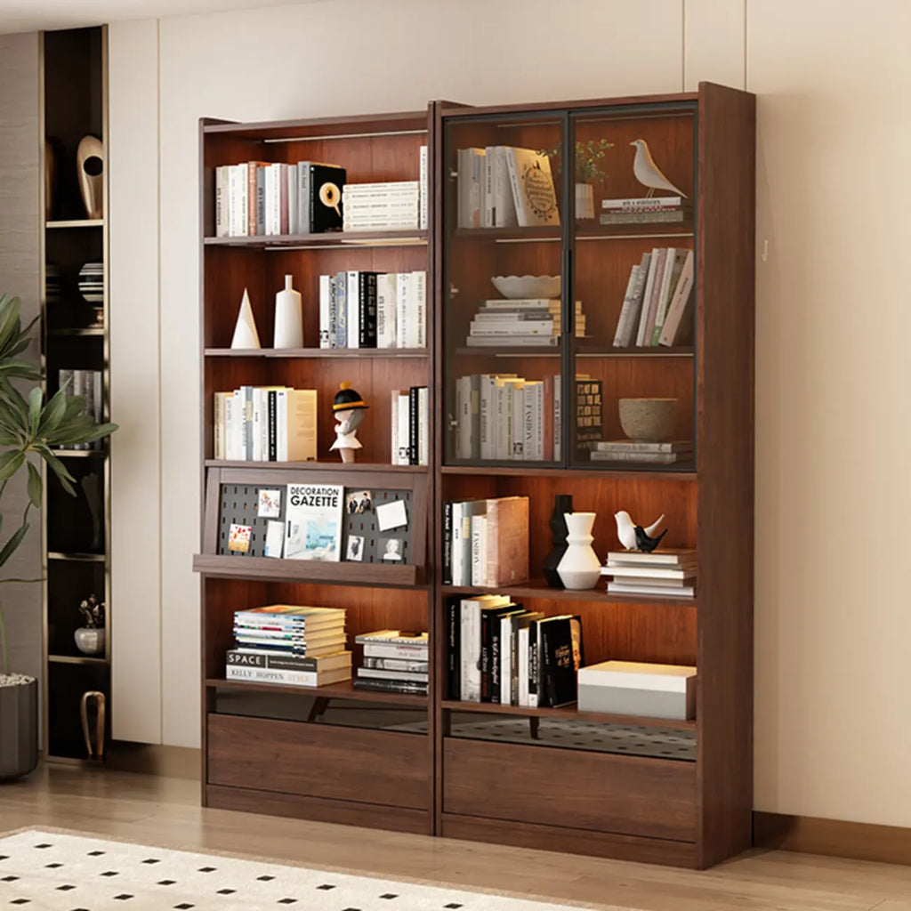 Bibliothèque verticale haute en bois brun de style milieu du siècle avec tiroirs
