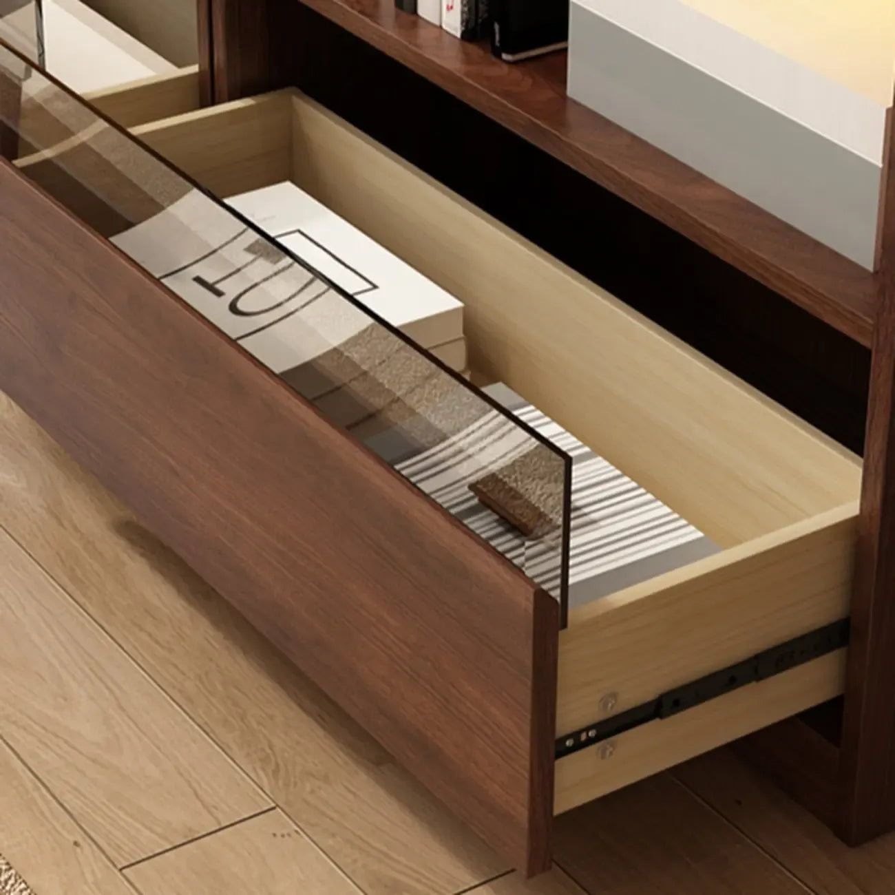 Bibliothèque verticale haute en bois brun de style milieu du siècle avec tiroirs