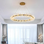 Lustre circulaire en cristal doré, design moderne.