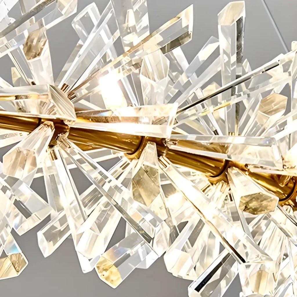 Lustre circulaire en cristal doré, design moderne.