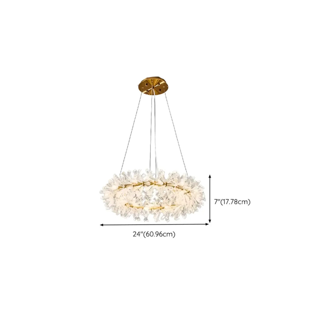 Lustre circulaire en cristal doré, design moderne.