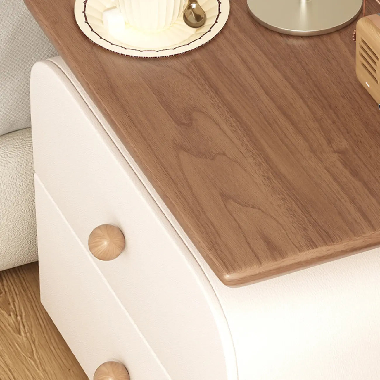 Table de chevet moderne incurvée en similicuir avec plateau en bois