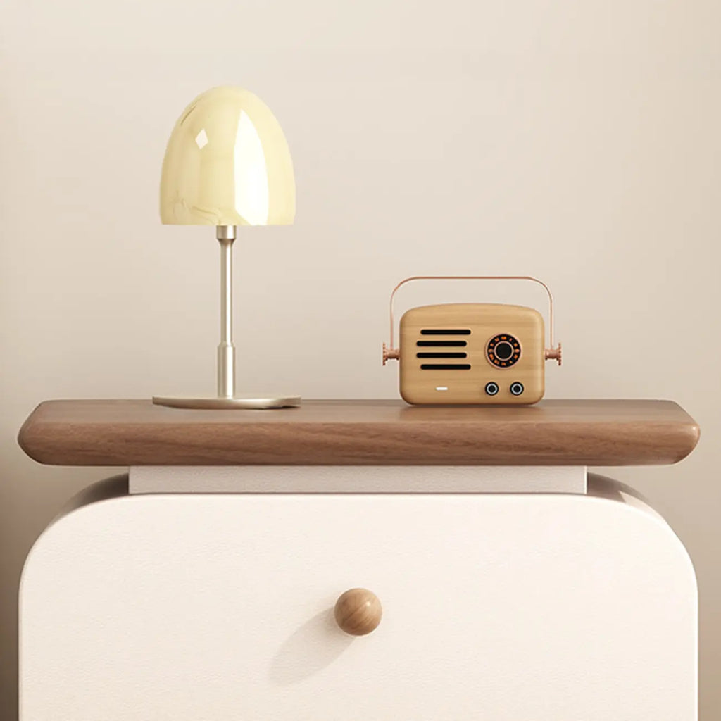 Table de chevet moderne incurvée en similicuir avec plateau en bois