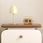 Table de chevet moderne incurvée en similicuir avec plateau en bois