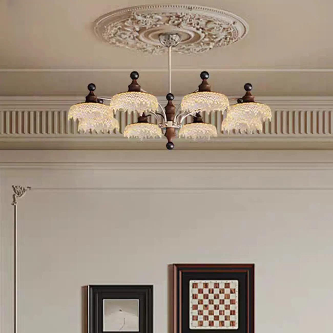 Lustre moderne en cristal noir et cristal, branche en bois.