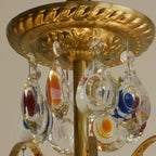 Lustre en cristal doré orné de perles et au design moderne et élégant
