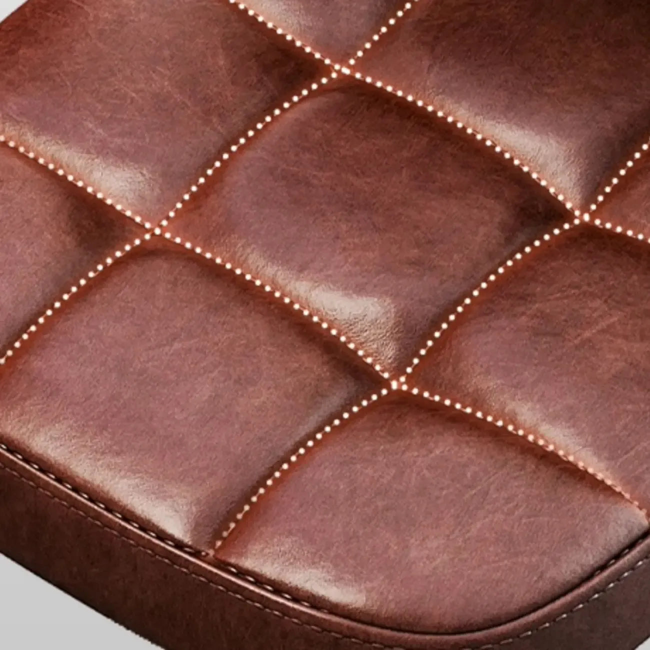 Tabourets de bar décontractés en cuir brut couleur cognac, avec dossier quadrilatéral, assise et repose-jambes.