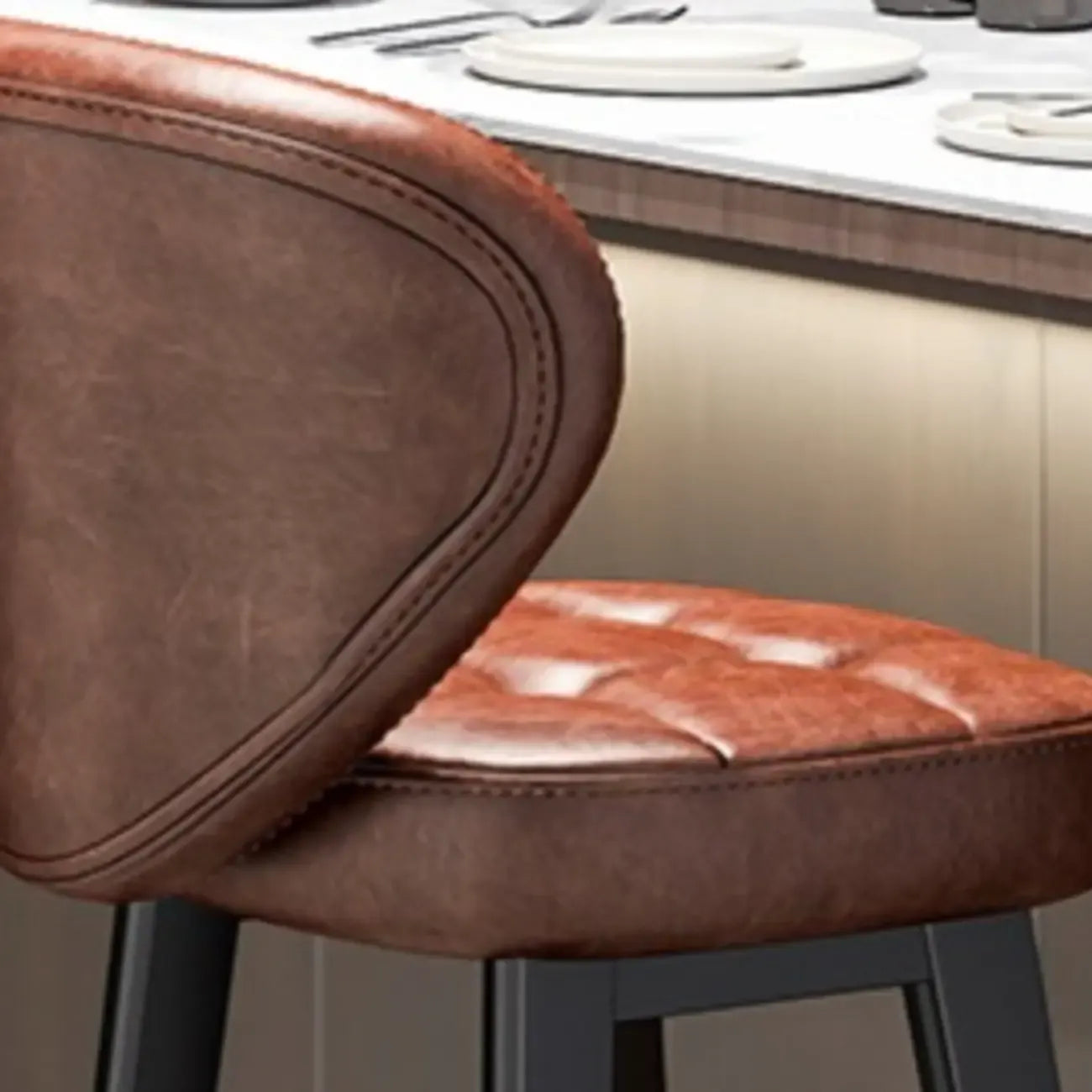 Tabourets de bar décontractés en cuir brut couleur cognac, avec dossier quadrilatéral, assise et repose-jambes.
