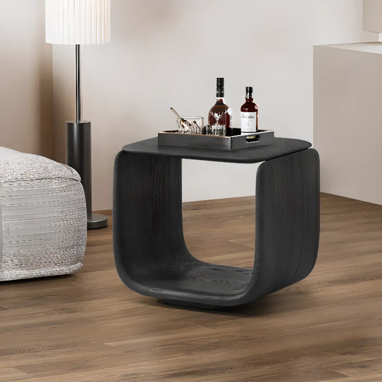 Table d'appoint contemporaine élégante en bois noir avec rangement ouvert