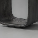 Table d'appoint contemporaine élégante en bois noir avec rangement ouvert