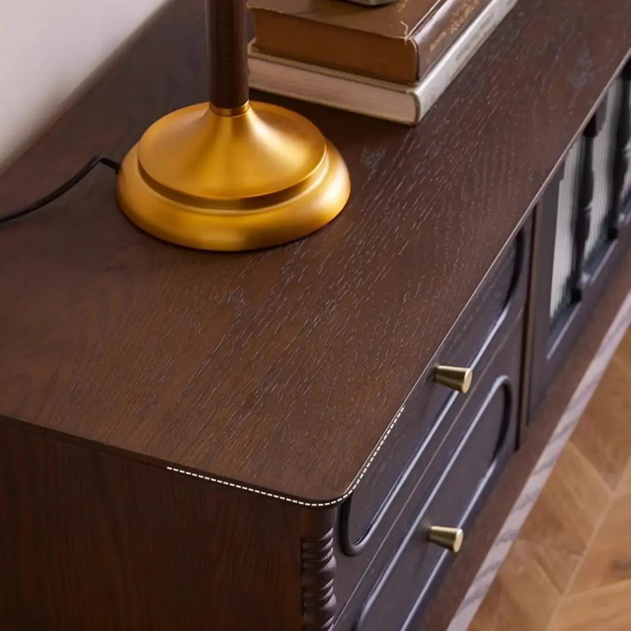 Meuble TV Art Déco en bois avec tiroirs et gestion des câbles