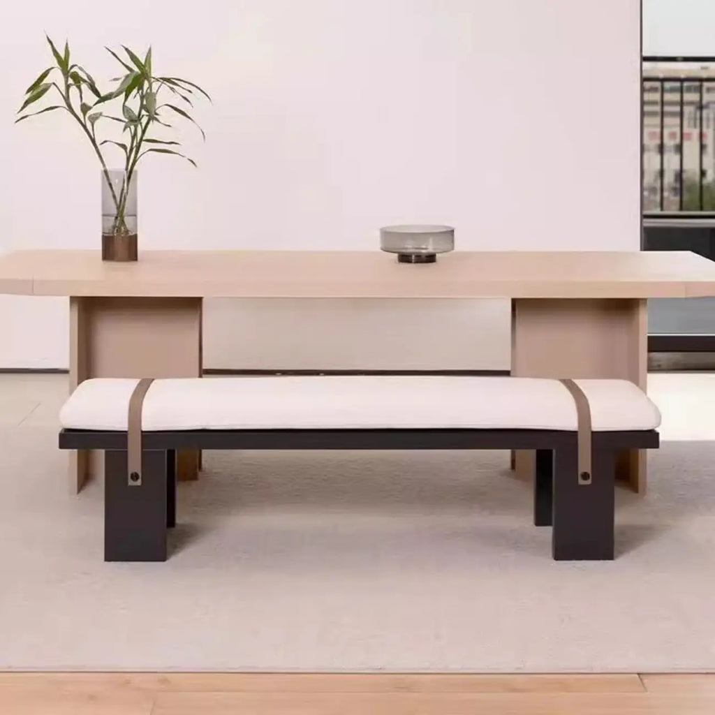 Banc de chambre moderne et élégant, recouvert de tissu