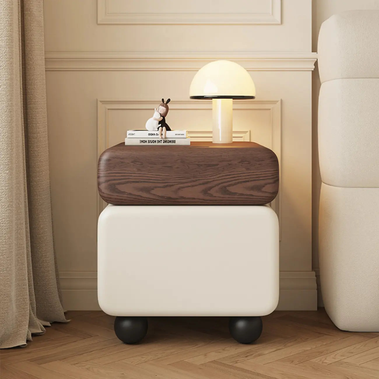 Table de chevet moderne en bois et similicuir avec rangement