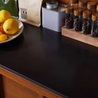 Buffet moderne en bois couleur expresso avec plateau en pierre