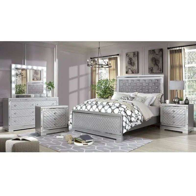 Ensemble de chambre à coucher Seleena Glam Silver Wood 5 pièces avec panneaux capitonnés et port USB par Furniture of America