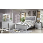 Ensemble de chambre à coucher Seleena Glam Silver Wood 5 pièces avec panneaux capitonnés et port USB par Furniture of America