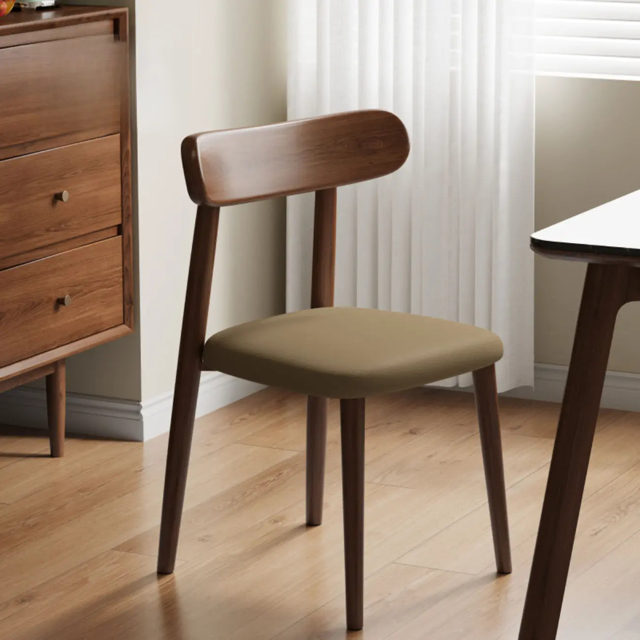 Chaise de salle à manger moderne en cuir sans accoudoirs et dossier bas