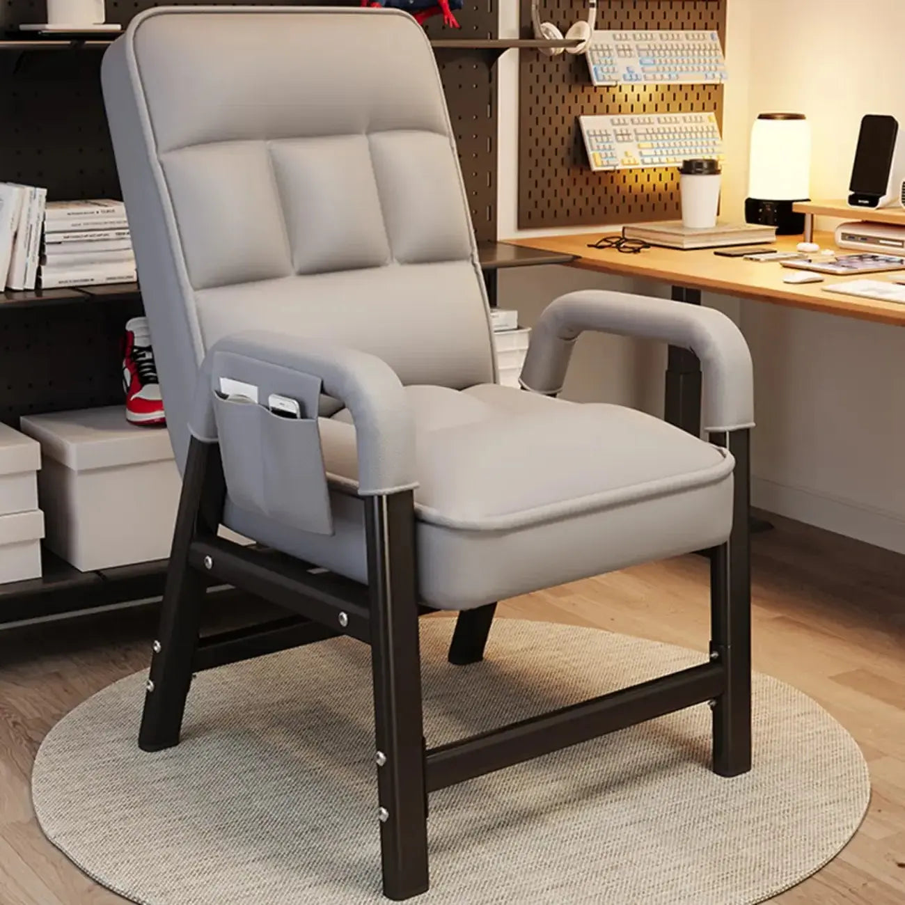 Chaise de bureau moderne grise rembourrée à 4 pieds