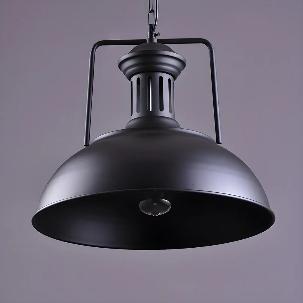 Suspension industrielle noire en forme de dôme pour îlot de cuisine