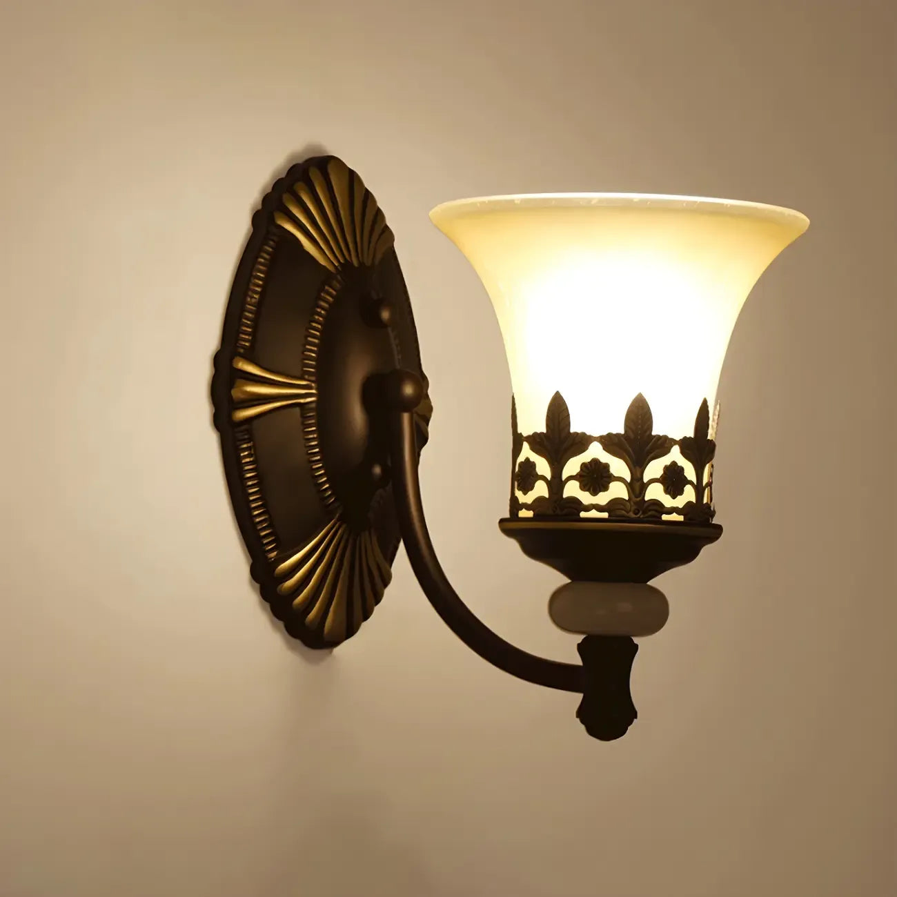 Applique murale rétro en verre évasé, métal brun foncé ajouré