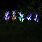 Éclairage solaire décoratif pour jardin avec lys artificiels