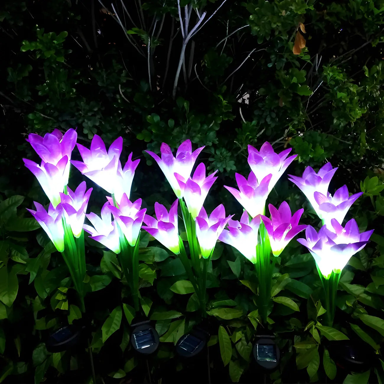 Éclairage solaire décoratif pour jardin avec lys artificiels