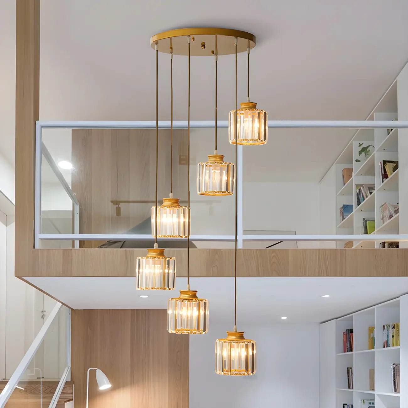 Suspension cylindrique en cristal à spirale pour cage d'escalier contemporaine