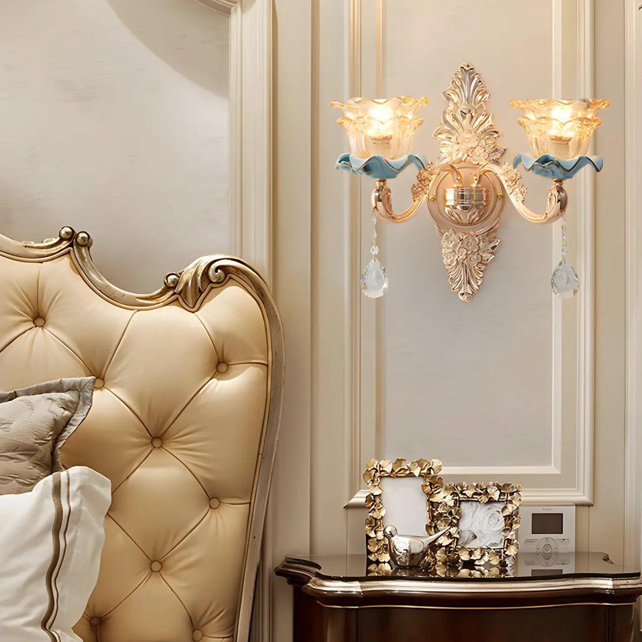 Applique murale dorée glamour avec cristal pour la décoration de chevet