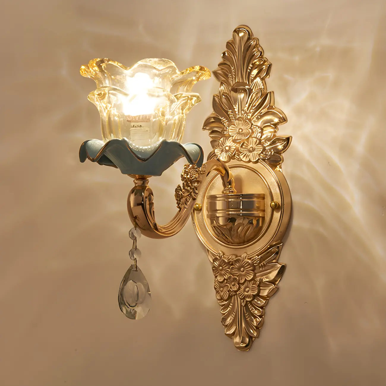 Applique murale dorée glamour avec cristal pour la décoration de chevet