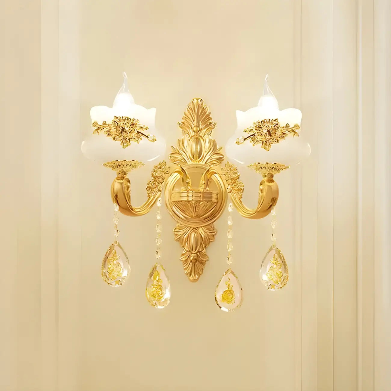 Lustre doré en verre à motif floral avec pendentif en cristal pour salon