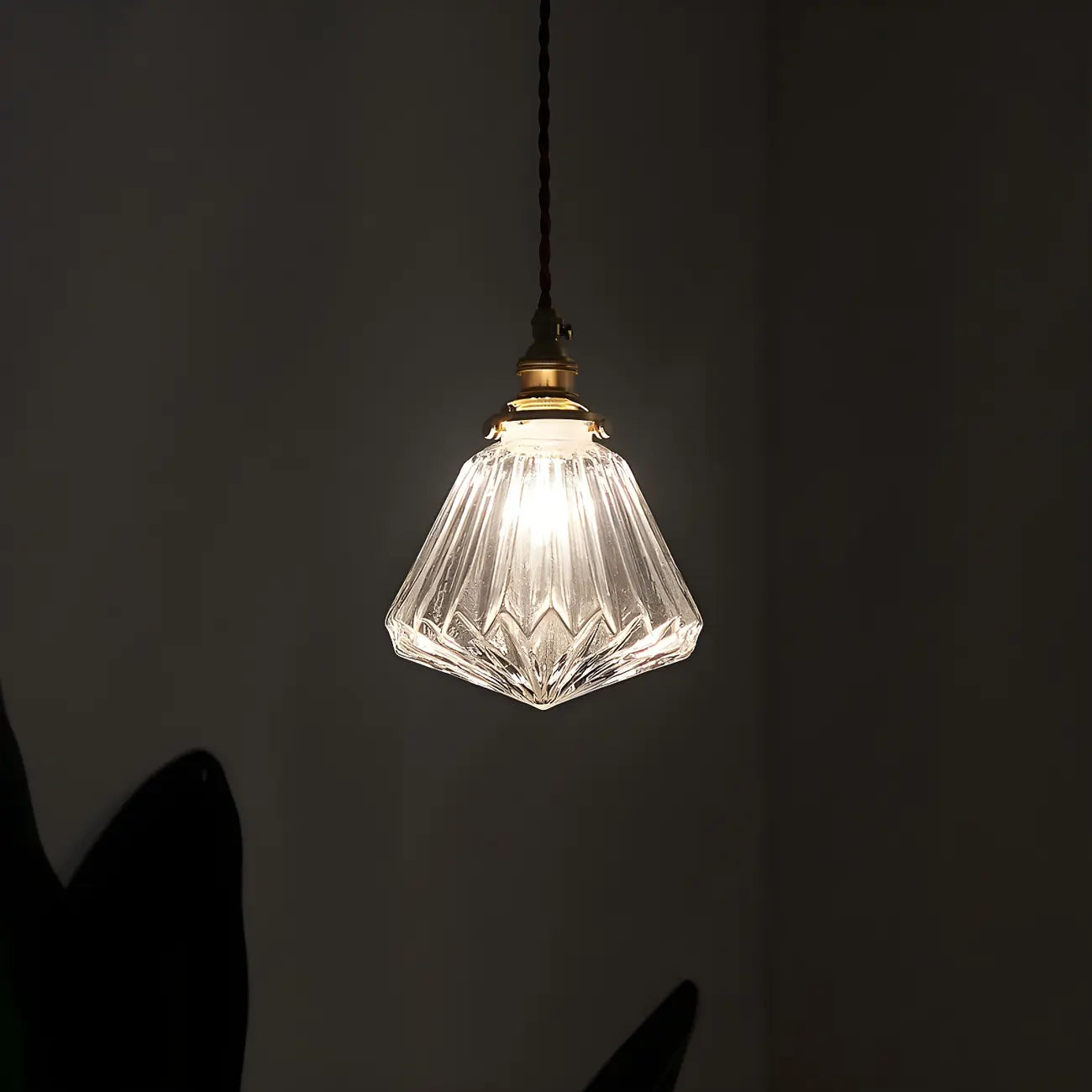 Suspension industrielle en verre transparent pour îlot de cuisine