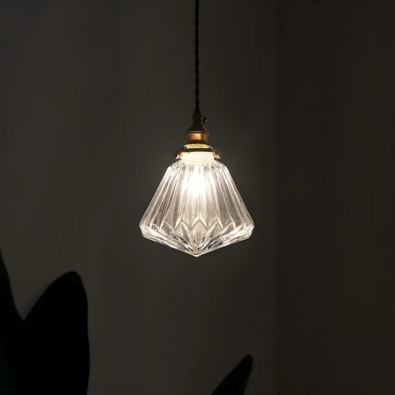Suspension industrielle en verre transparent pour îlot de cuisine