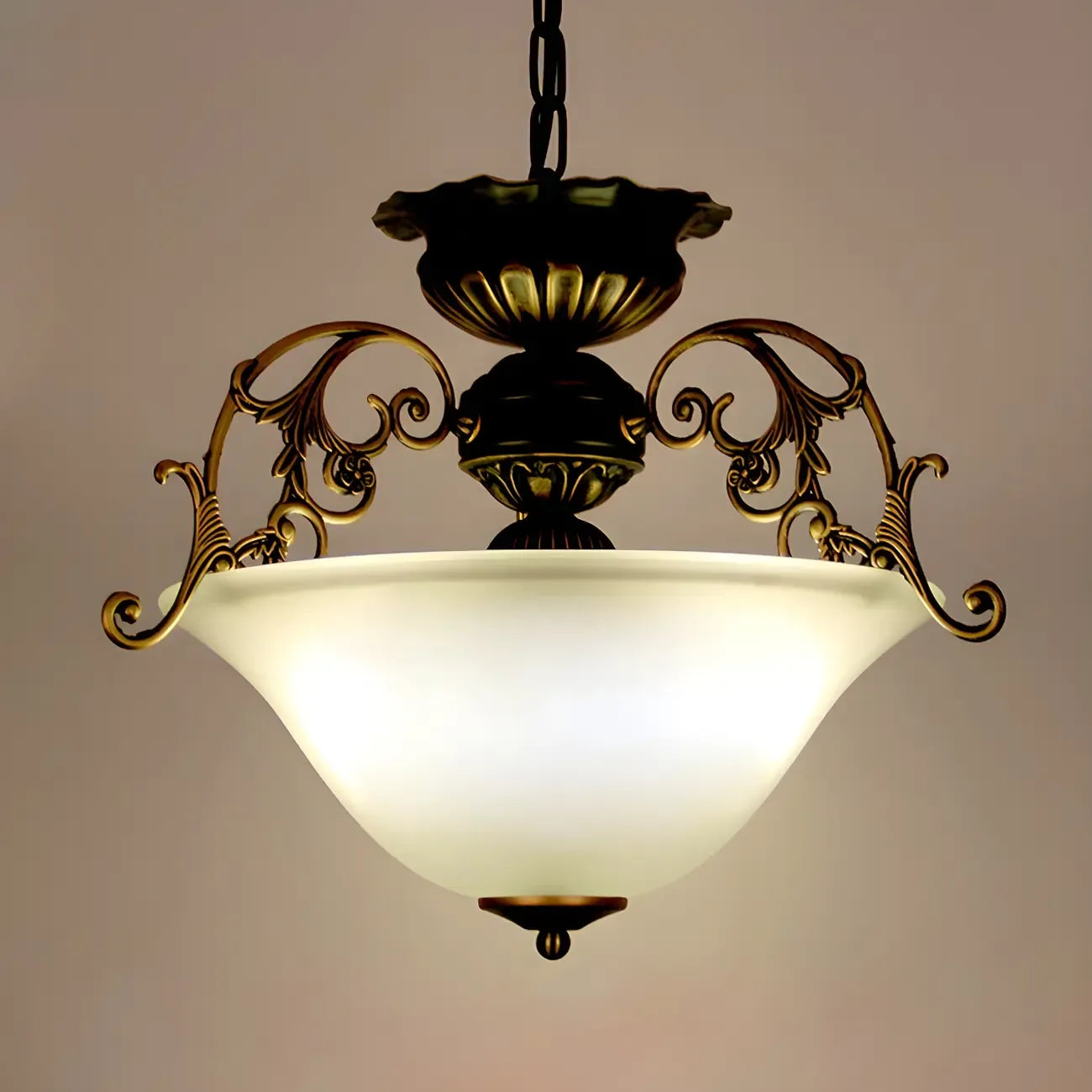 Lustre de plafond classique en verre doré