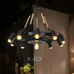 Lustre industriel à chaîne en fer noir en forme d'engrenage