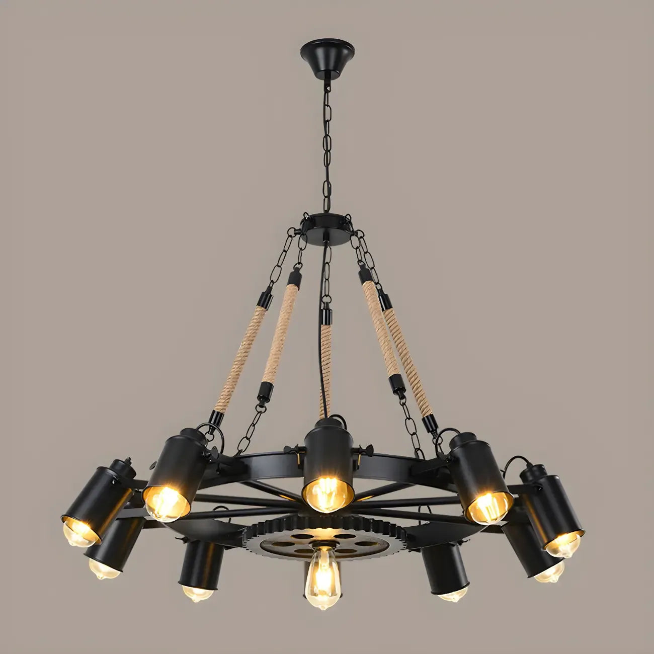 Lustre industriel à chaîne en fer noir en forme d'engrenage
