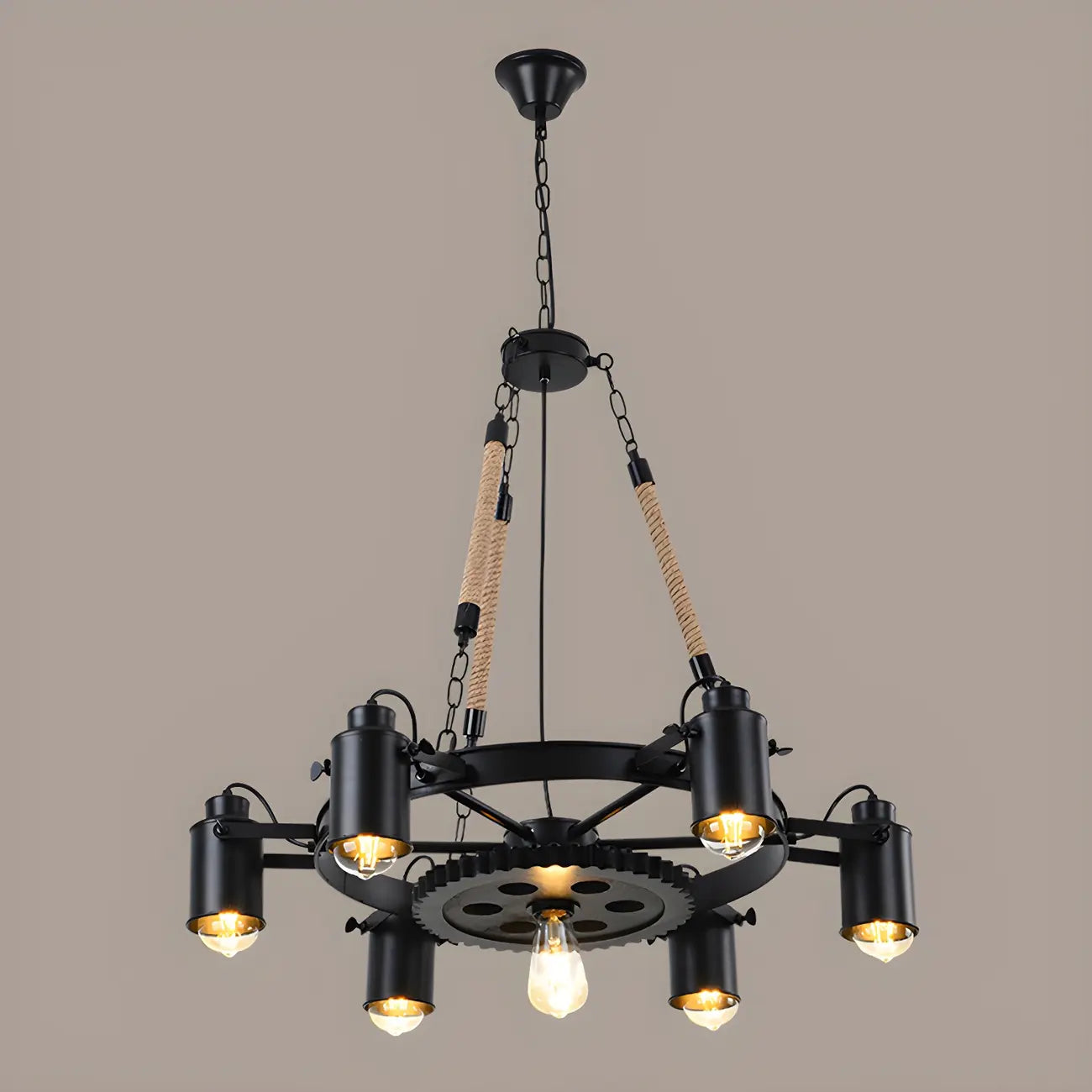 Lustre industriel à chaîne en fer noir en forme d'engrenage