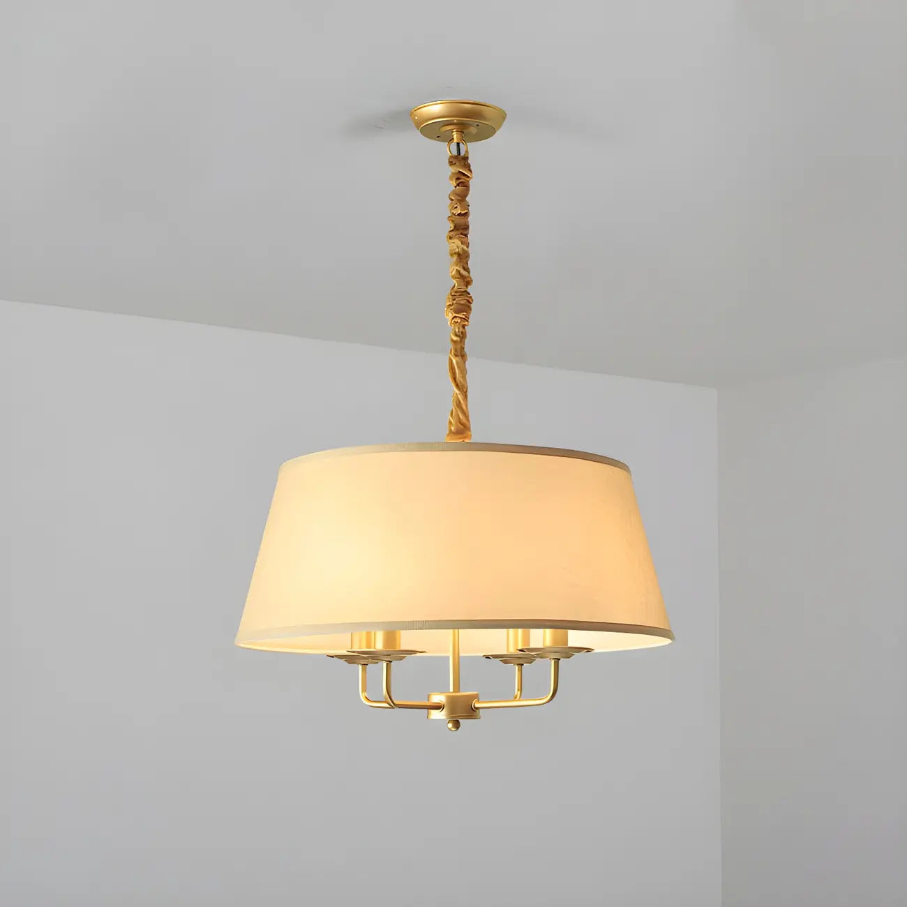 Lustre moderne chic en métal doré, structure tambour.