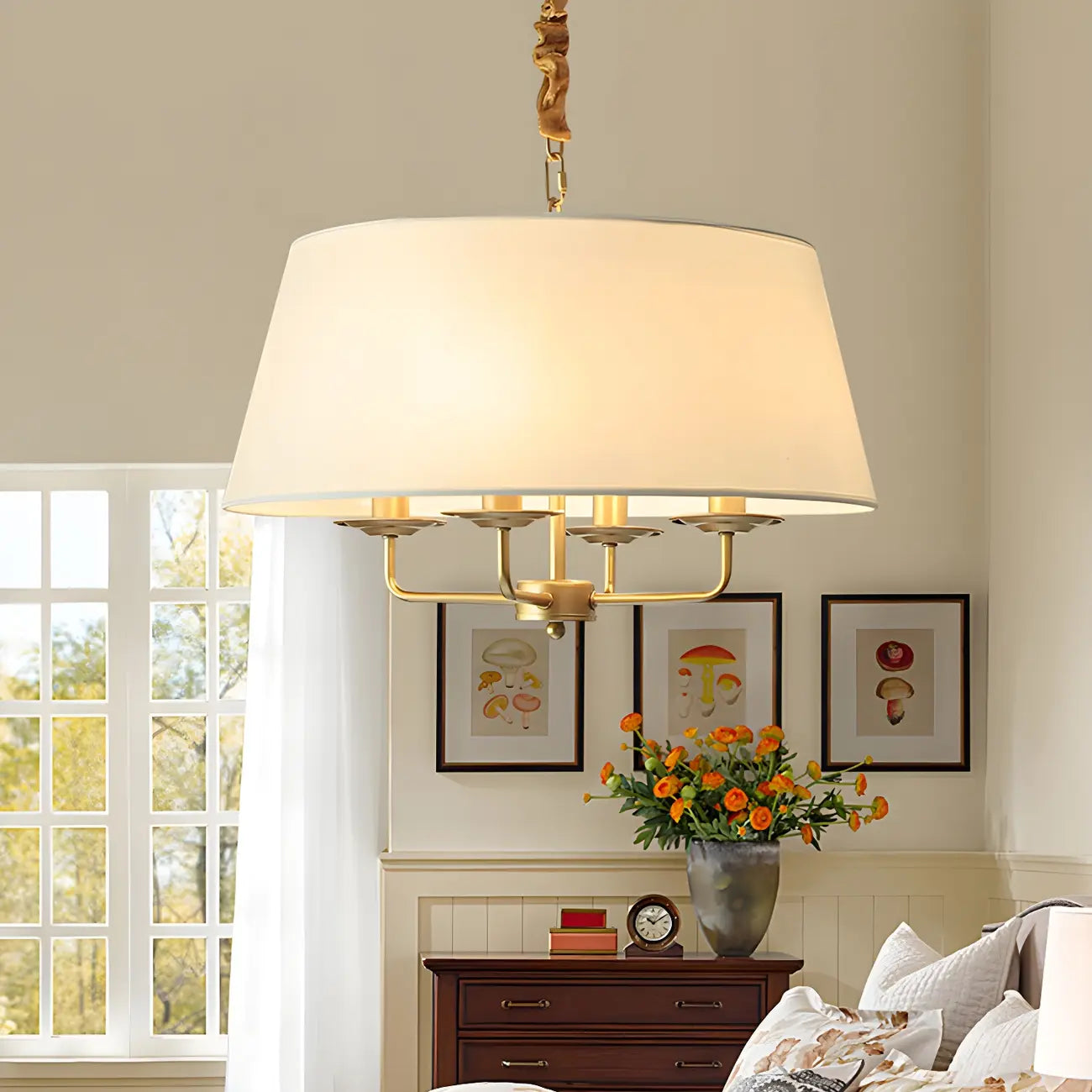 Lustre moderne chic en métal doré, structure tambour.