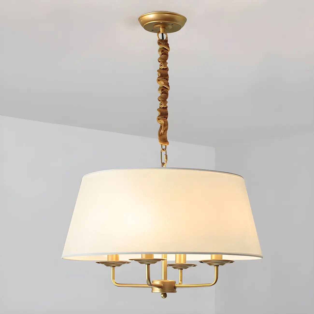 Lustre moderne chic en métal doré, structure tambour.
