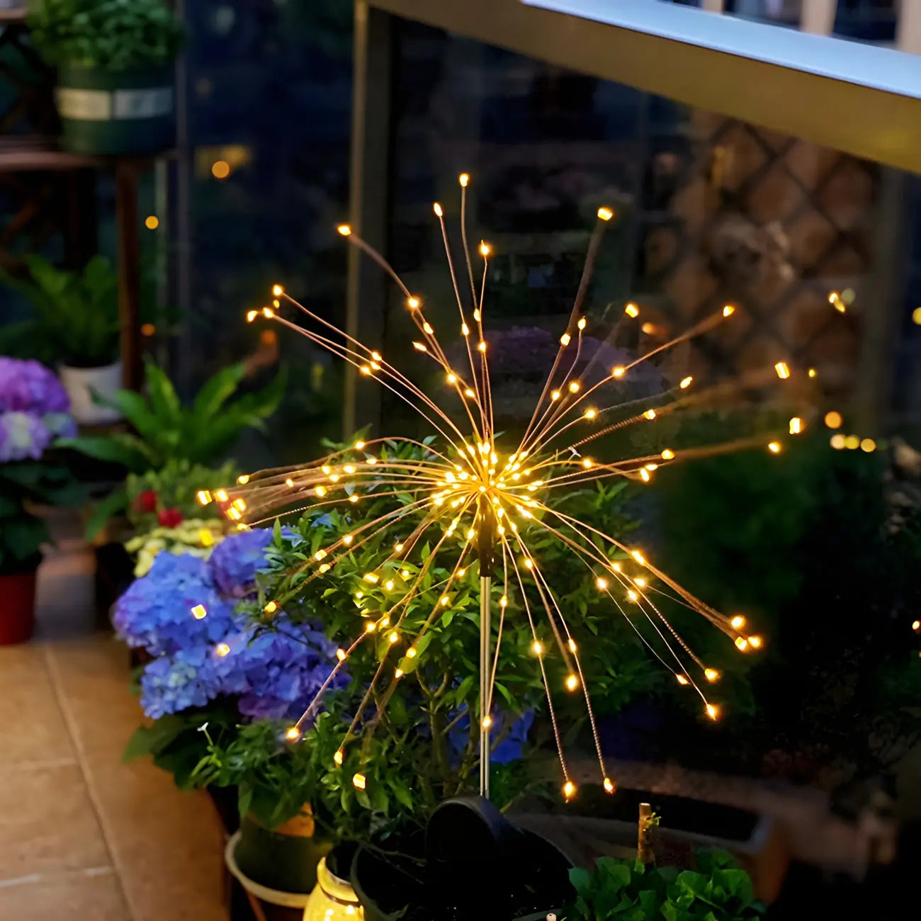 Projecteur solaire métallique de jardin en forme de feu d'artifice