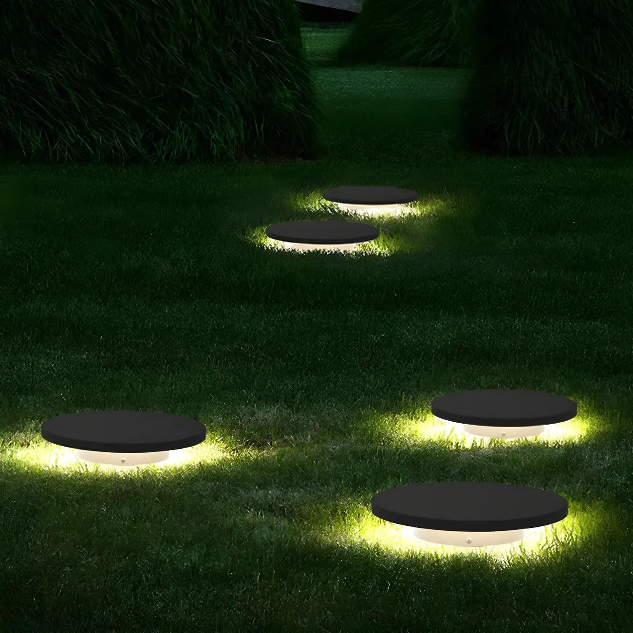 Disque métallique gris mat pour éclairage solaire paysager