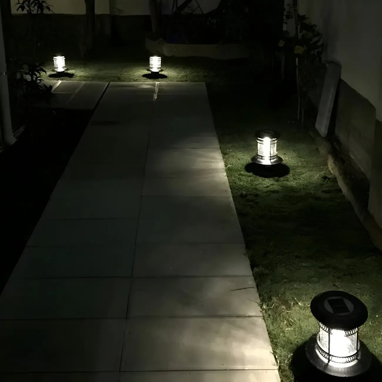 Éclairage paysager cylindrique en métal solaire pour patio