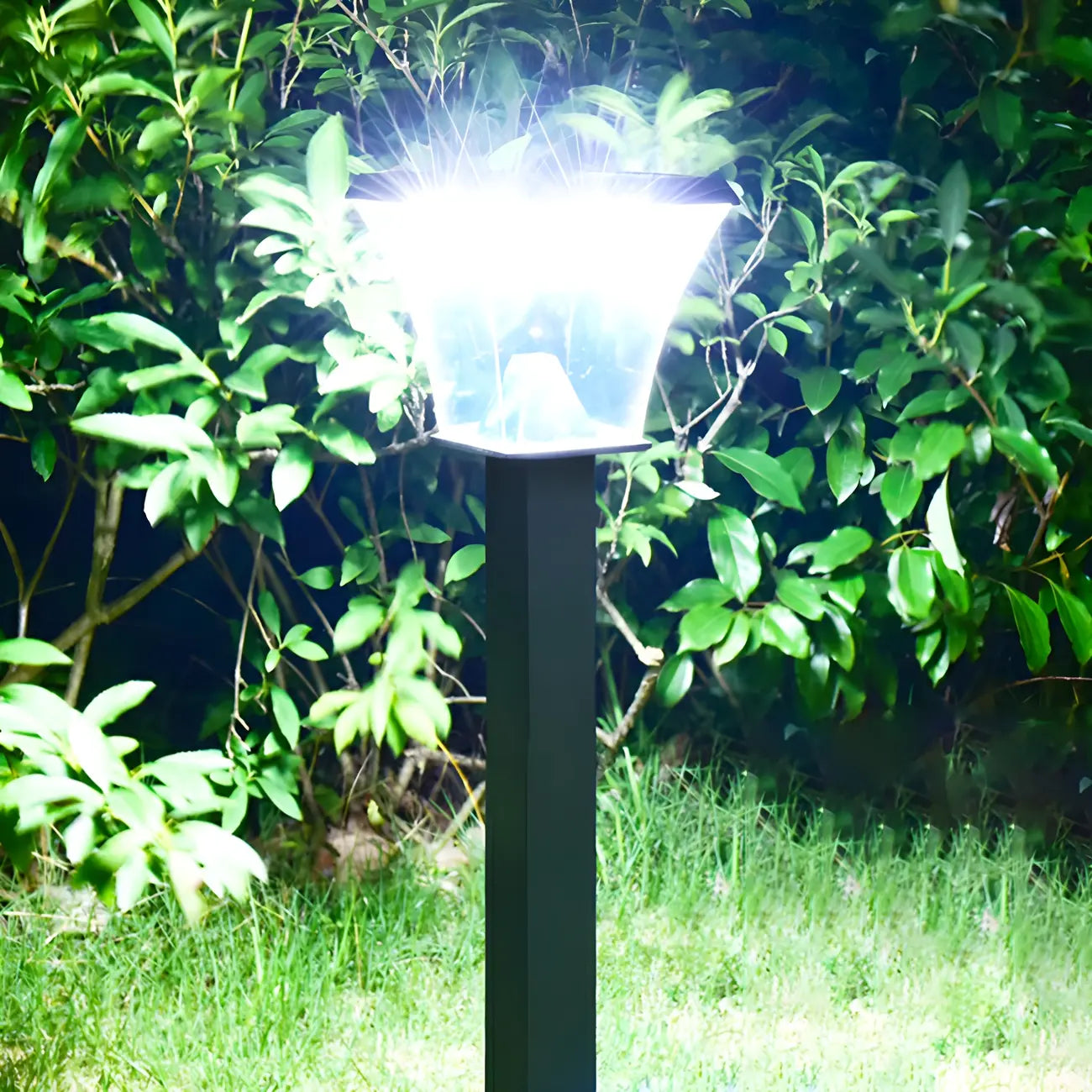 Éclairage paysager minimaliste à LED étanche pour allée