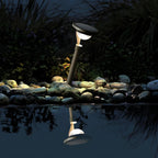 Lampe solaire à piquet gris foncé simple avec abat-jour en plastique.