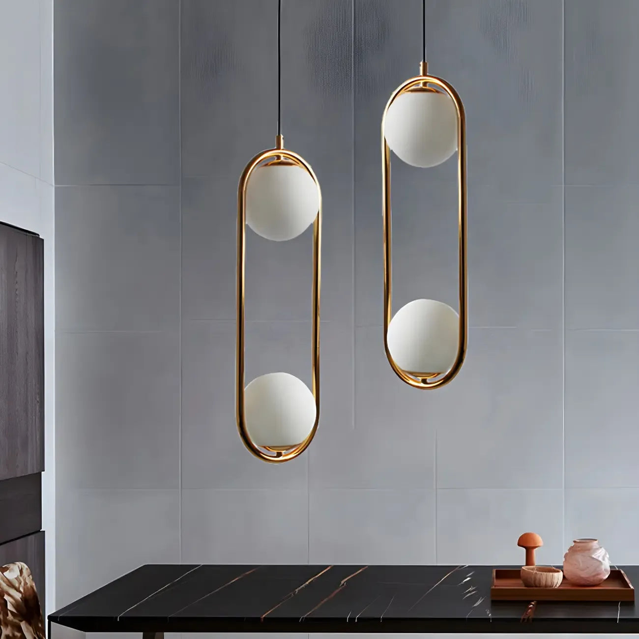 Suspension élégante Globe noire et dorée pour chambre à coucher